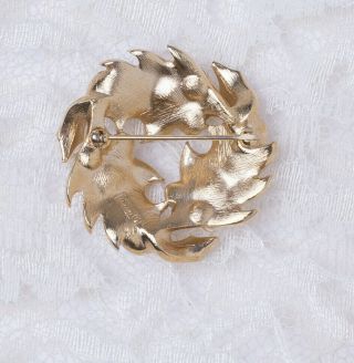 Vintage Trifari Faux Pearl 3 Brushed Gold Tone Leaf Circle Wreath Pin Brooch 2