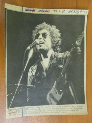 Vtg Ap Wire Press Photo Singer Bob Dylan Performs In Colombes France 6/24/81