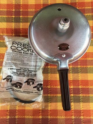 Vintage Pressure Cooker 4 Quart Presto Model 604 National W Seal