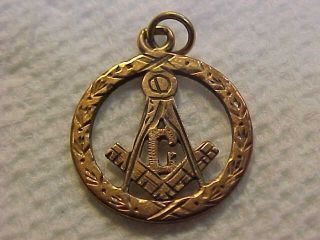 Vintage 14k Gold Masonic Freemason Charm Pendant 5/8 " Round 1.  5 Gram