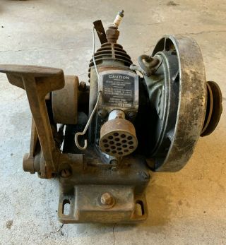 Antique Maytag Model 31 Hit and Miss Gas Engine 2
