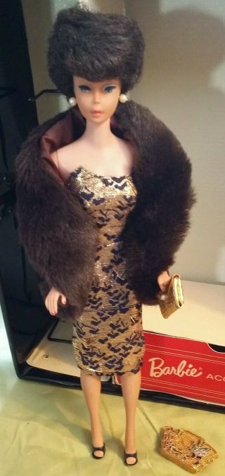 1 DAY ONLY VTG BRUNETTE BUBBLECUT BARBIE,  CASE HTF CLOTHING AND ACC. 2