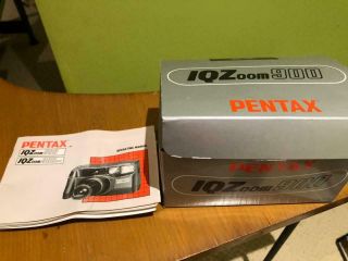 Vintage Pentax Iqzoom 900 35mm Point & Shoot Film Camera Box