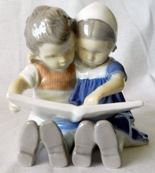 Vintage Bing & Grondahl Made In Denmark Boy Girl Figurine 1567 Children Reading