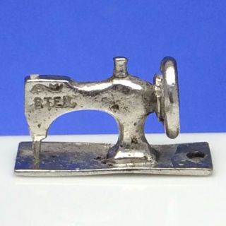 Vintage Sewing Machine Sterling Silver Ster 925 Vintage 1.  7 G Gram Charm B696