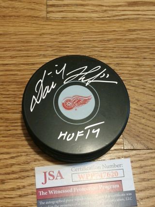 Dominik Hasek signed Detroit Red Wings puck w/HOF 14 inscription - JSA Witness 3