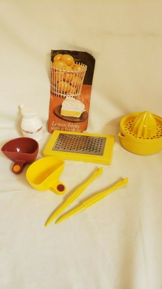 Vintage Sunkist Set Of 8 Kitchen Gadgets Including Lemon Juicer Grater Peeler In