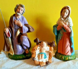 Vintage Holy Family Chalkware Made In Italy,  Kneeling Ht.  5.  5 " _mary,  Joseph,  Jesus