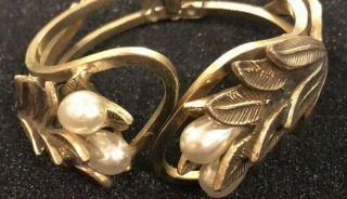 Vintage 1950’s Clamper Gold Tone Bracelet With Faux Pearl Leaves 2