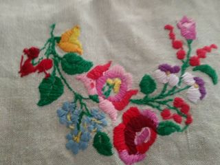 Vintage Hand Embroidered Tan Floral Dresser Scarf Linen Table Runner
