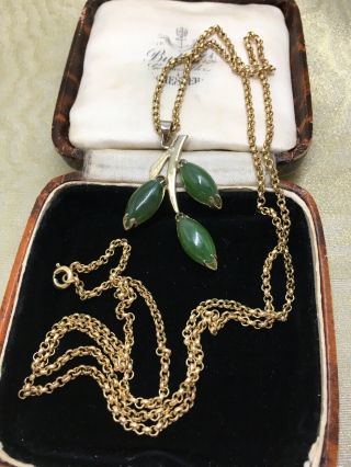 Vintage Jewellery Lovely Real Jade Cabochon Pendant & Long Chain Necklace