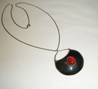 Vtg Modern Ethnic Look Sterling Horn And Carnelian Pendant On 18 " Silver Chain