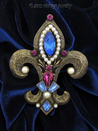 Vintage Weiss Signed Blue Hot Pink Rhinestone Fleur De Lis Pearl Gold Pin Brooch