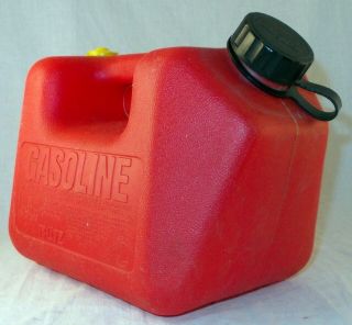 Vintage Blitz 1 Gal 4 Oz Plastic Vented Gas Can Old Style Easy Pour