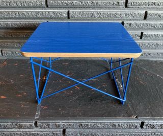Herman Miller Select Charles Eames Ltr Wire Base Side Table,  Rare Cobalt Blue