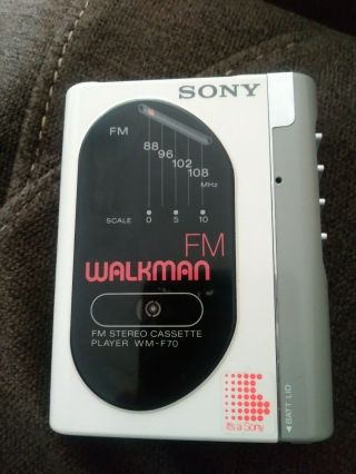 Sony Walkman Wm - F70 Vintage Does Not Work