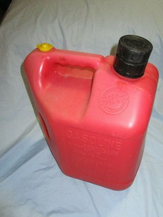 Vintage 2 Gal 8 Oz 11810 Blitz Vented Bright Red Plastic Easy Grip Gas Can