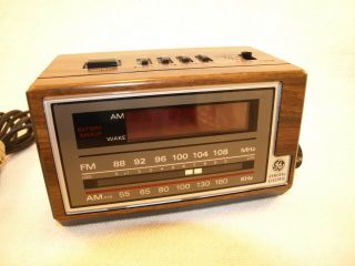 Vintage General Electric Digital Am Fm Radio Alarm Clock Model 7 - 4601a