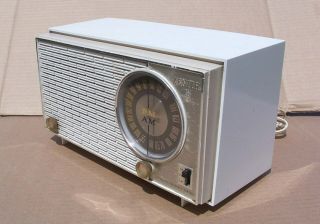Vintage Zenith X316 X318 Am Fm Afc Tabletop Tube Radio White X 316 318