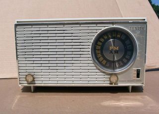 Vintage Zenith X316 X318 AM FM AFC Tabletop Tube Radio White X 316 318 2