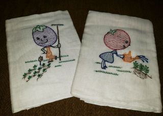 2 Vtg Anthropomorphic Embroidered Vegetable Couple Male Female Muslin Dish Cloth