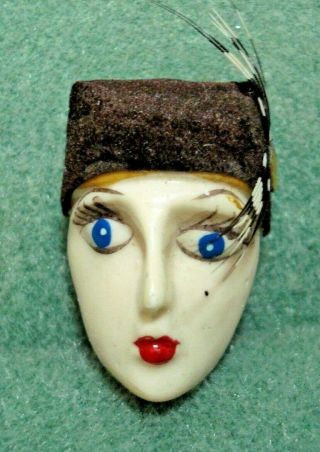 Vintage Art Deco Lady Woman Flapper Girl W/ Hat Feather Resin Head Brooch Pin