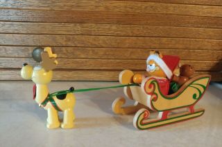 Vintage Santa Garfield Wooden Christmas Decoration Odie Pulling Sleigh By Dakin
