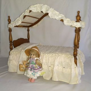 Antique 7.  5in Ginny doll w/ clothing,  accessories,  canopy bed & linens.  VG cond. 2