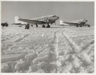 Large Vintage Photo - Bea Dc - 3 S In The Snow At London Airport 1955