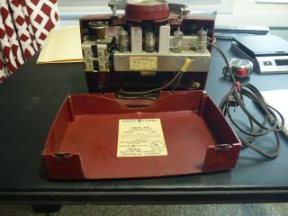 Vintage Ge Model 613 Portable Am Radio,  Red Plastic Case,  Vacuum Tubes