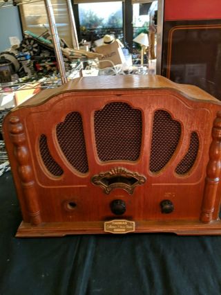 Vintage Old School Looking Thomas Radio Bd110