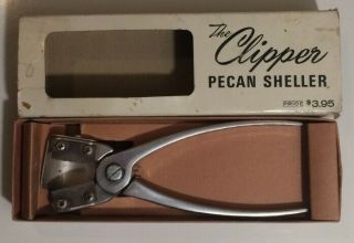 Vintage The Clipper Pecan Nut Cracker Sheller With Box H.  M.  Quackenbush