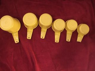 Vtg Tupperware Measuring Cups Set Of 6 Yellow -