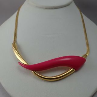 Vintage Trifari Hot Pink Enamel Gold Tone Herringbone 18 " Necklace Pendant