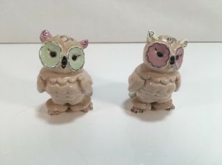 Rare Vintage Set Of 2 Pink With White Feathers Owl Figurines Ceramic 4 " Tall Cl