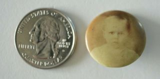 Vintage Baby Or Young Child Photo Mourning Memorial Pin Pinback Button 30662