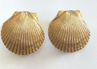 Vintage.  Signed Mimi Di N 1973,  Shell Designer Goldtone Clip On Earrings