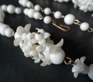 Vintage Milk White Glass & Lucite Flower Bead Necklace 1950s - R368