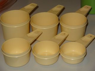 Vintage Tupperware 6 Piece Almond Nesting Measuring Cup Set.