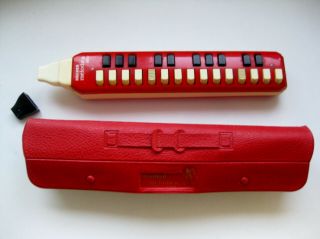 Vintage Hohner Alto Melodica Red 25 Key Made In Germany 2 Mouthpieces