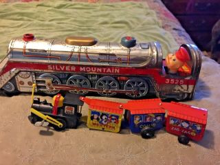 Vintage " Silver Mountain " Tin Metal Toys Train Locomotive 3525 Battery Operated
