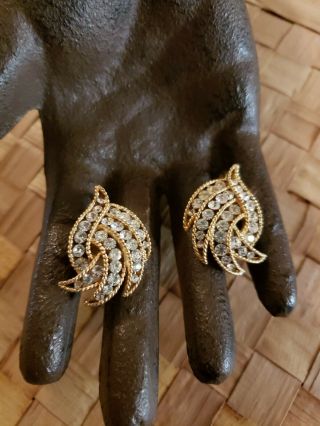 Vintage Crown Trifari Gold Tone And Rhinestones Clip On Earrings