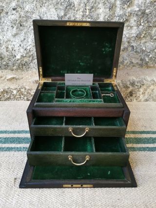 A Travelling Leather Jewellery Box