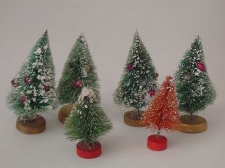 6 Vintage Mini Snow Red & Green Bottle Brush Xmas Trees W/colored Bulbs Japan