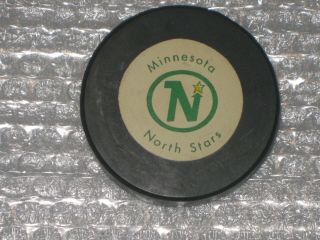 Minnesota North Stars Puck Official Rawlings Rubber Crested 1972 - 74