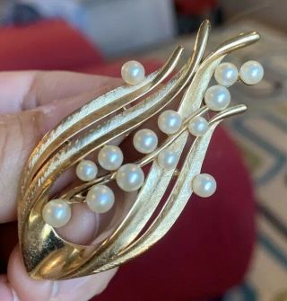 Vintage Crown Trifari Brushed Gold Tone Faux Pearl Flower Brooch Pin