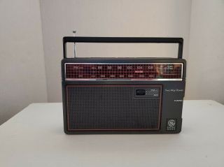 Vintage General Electric Ge Model 7 - 2660d Portable Am Fm Radio