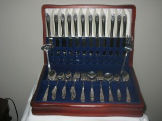 Wn Rogers Rogers 88 Pc Silverplate Service For 12 Silver Mist Marigold