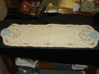 Vtg Southern Belle Crocheted Embroidered Dresser Scarf Table Runner Chic Shabby