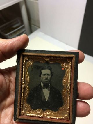 VINTAGE MID - 1800 ' S VERY CLEAR DAGUERREOTYPE OF A MAN FULL CASE 1/9TH PLATE 2